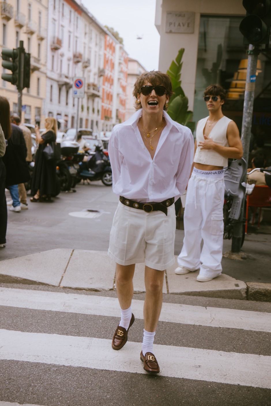 Milano Erkek Moda Haftası İlkbahar/Yaz 2025 Sokak Stili