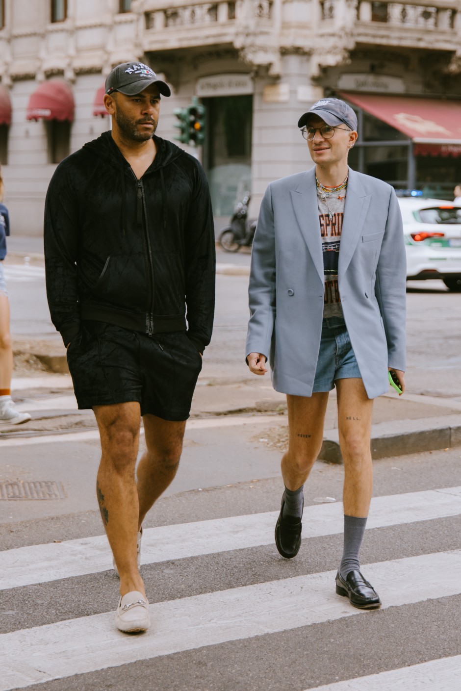 Milano Erkek Moda Haftası İlkbahar/Yaz 2025 Sokak Stili