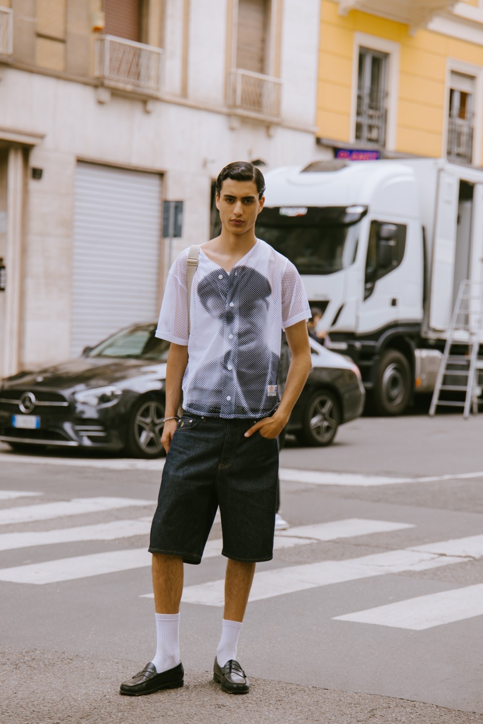Milano Erkek Moda Haftası İlkbahar/Yaz 2025 Sokak Stili
