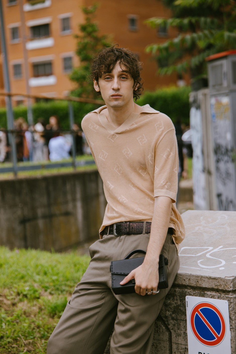 Milano Erkek Moda Haftası İlkbahar/Yaz 2025 Sokak Stili