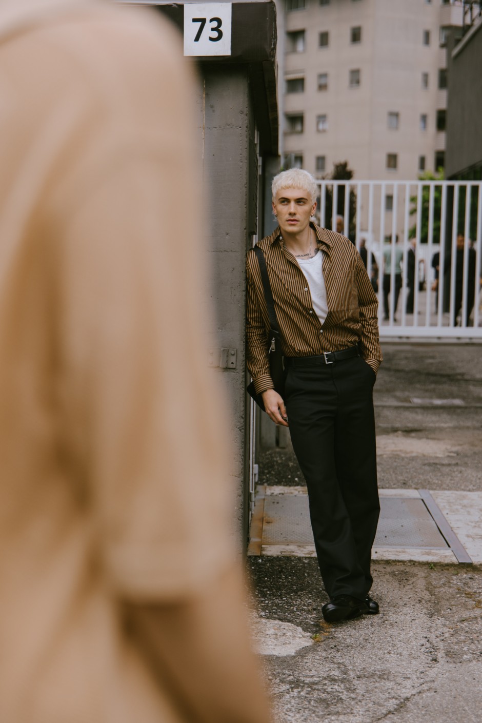 Milano Erkek Moda Haftası İlkbahar/Yaz 2025 Sokak Stili