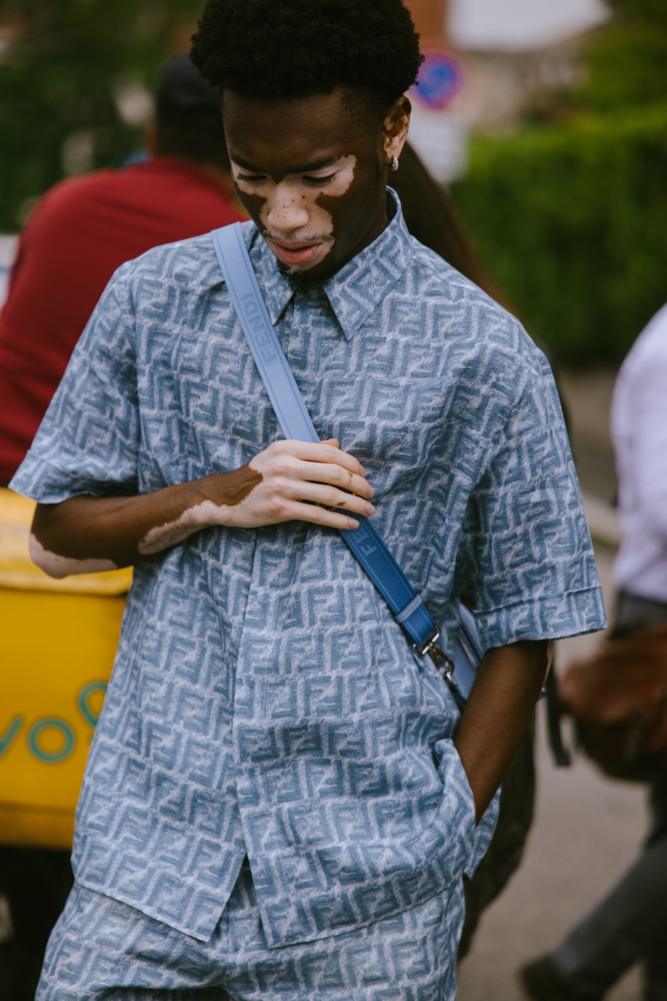 Milano Erkek Moda Haftası İlkbahar/Yaz 2025 Sokak Stili