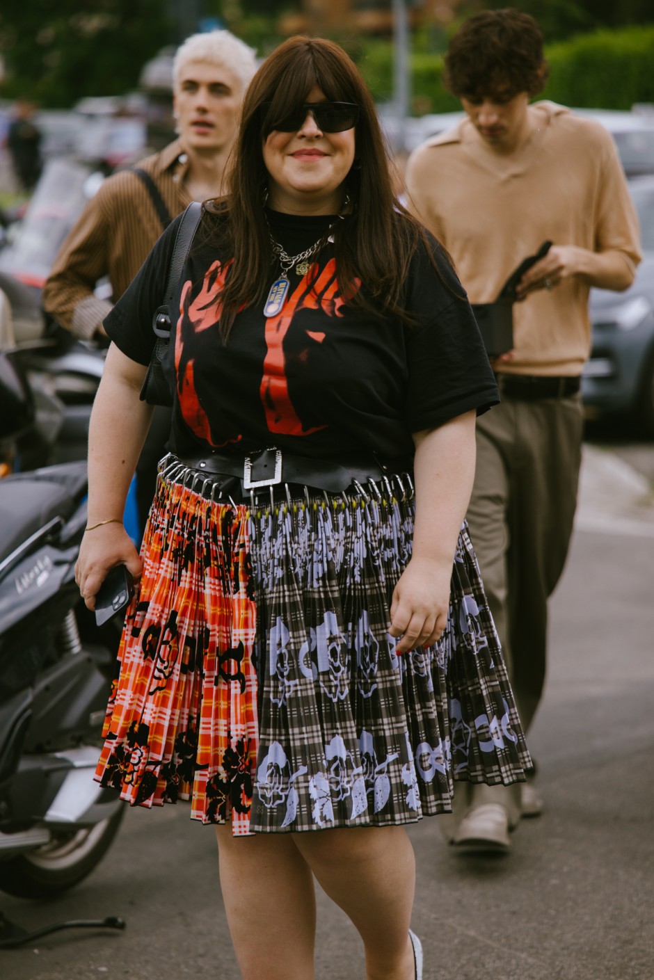 Milano Erkek Moda Haftası İlkbahar/Yaz 2025 Sokak Stili