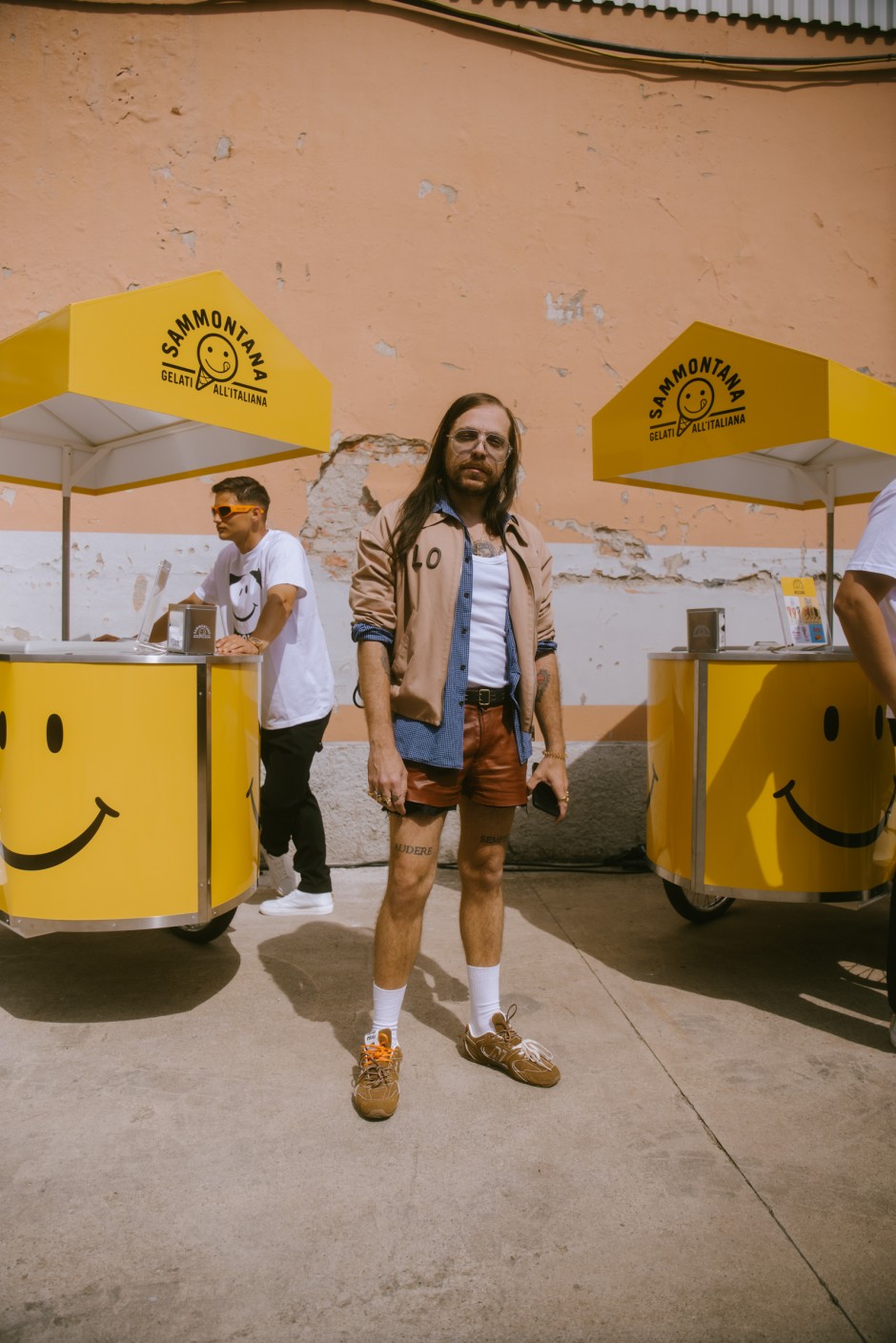 Milano Erkek Moda Haftası İlkbahar/Yaz 2025 Sokak Stili