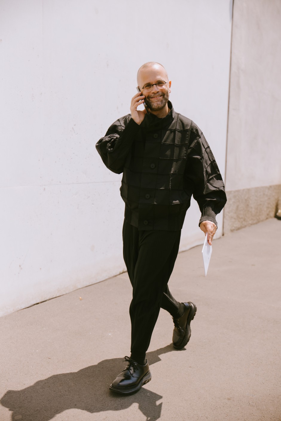 Milano Erkek Moda Haftası İlkbahar/Yaz 2025 Sokak Stili