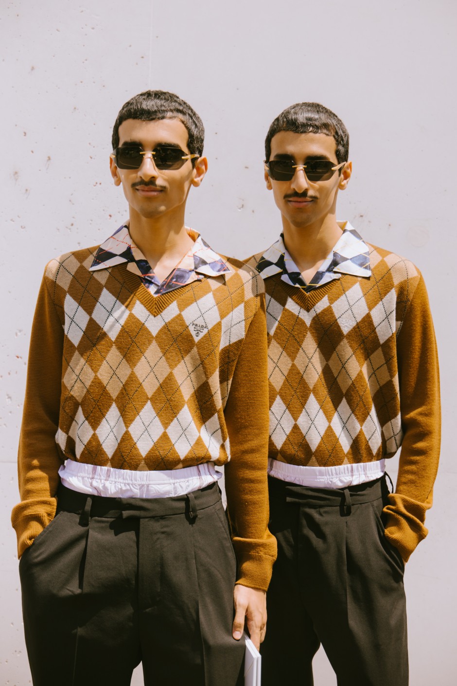 Milano Erkek Moda Haftası İlkbahar/Yaz 2025 Sokak Stili