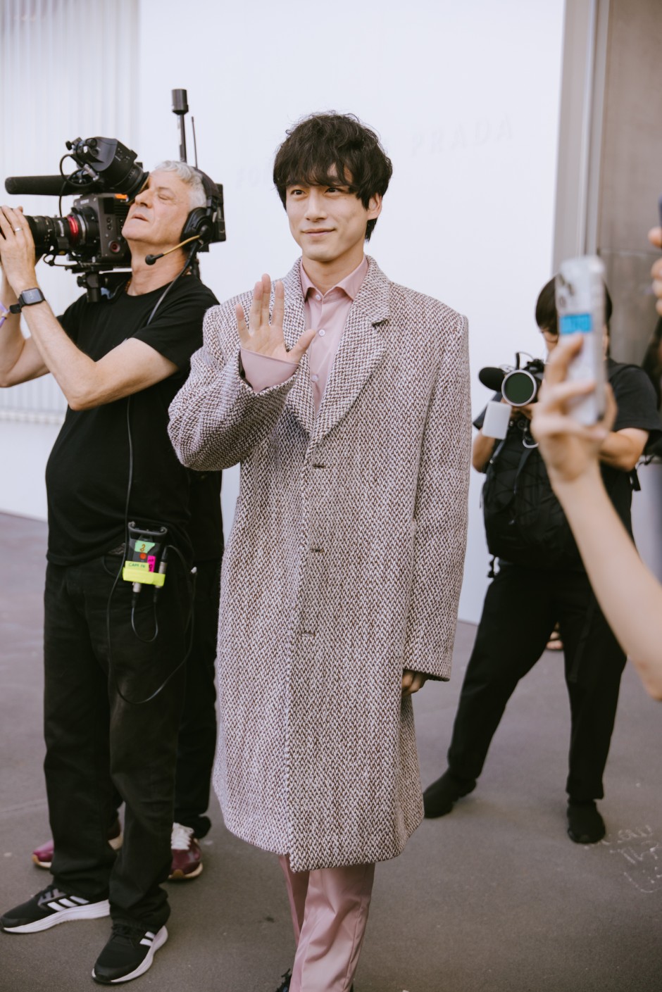 Milano Erkek Moda Haftası İlkbahar/Yaz 2025 Sokak Stili