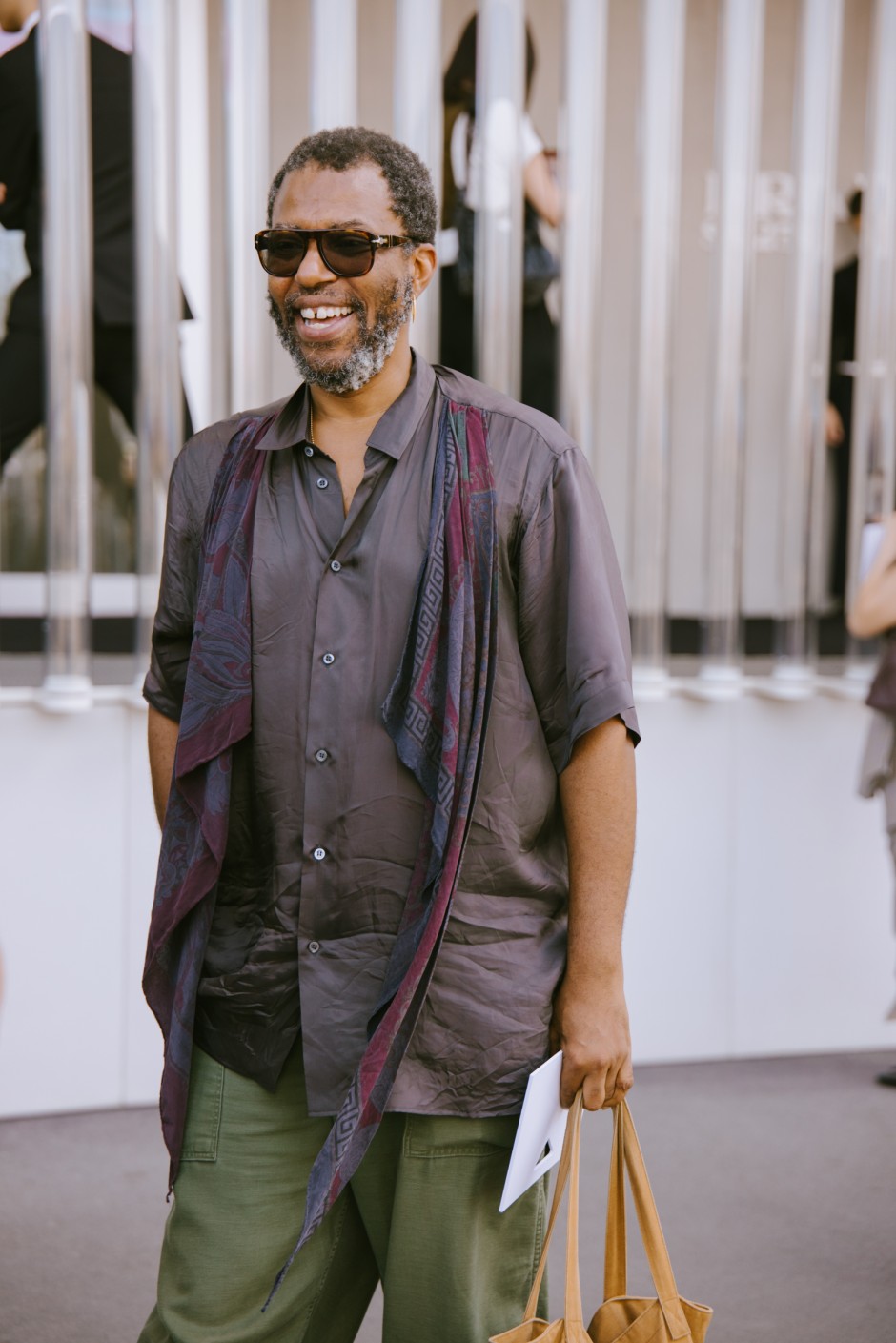 Milano Erkek Moda Haftası İlkbahar/Yaz 2025 Sokak Stili