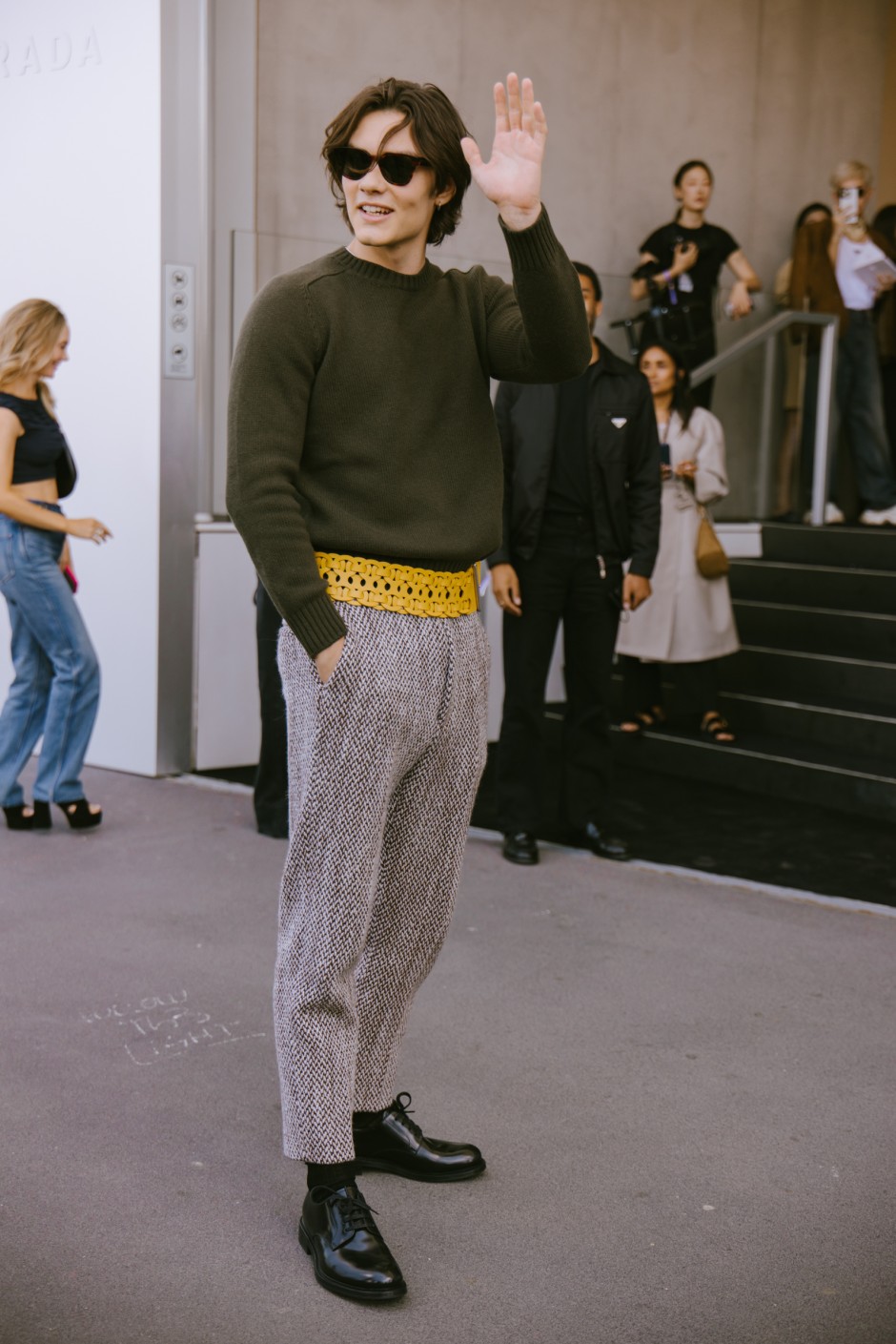 Milano Erkek Moda Haftası İlkbahar/Yaz 2025 Sokak Stili