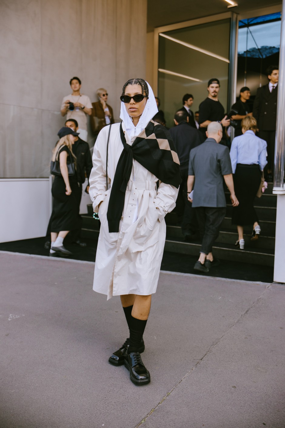 Milano Erkek Moda Haftası İlkbahar/Yaz 2025 Sokak Stili