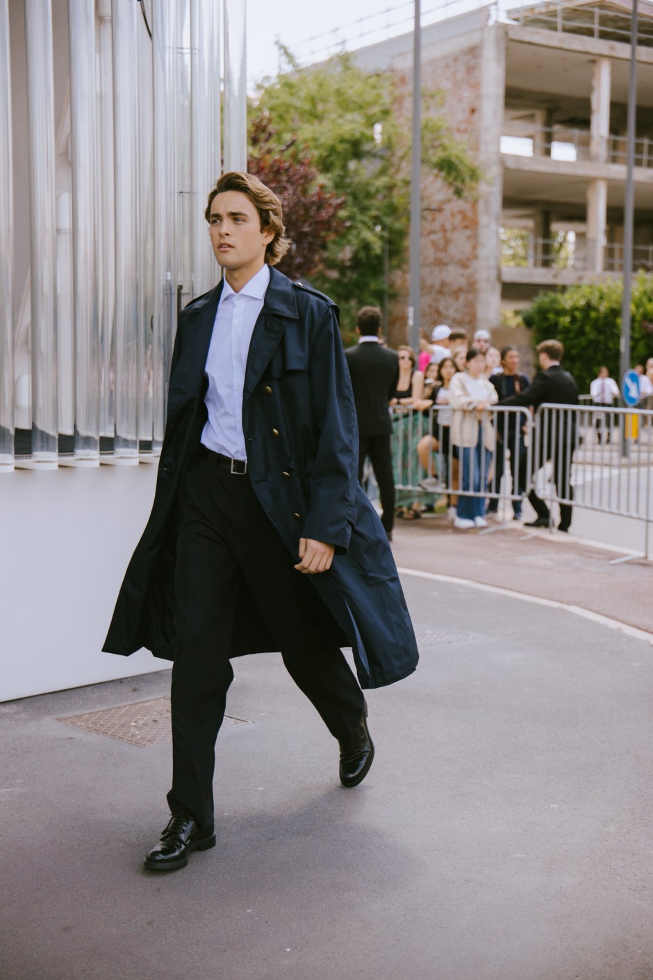 Milano Erkek Moda Haftası İlkbahar/Yaz 2025 Sokak Stili