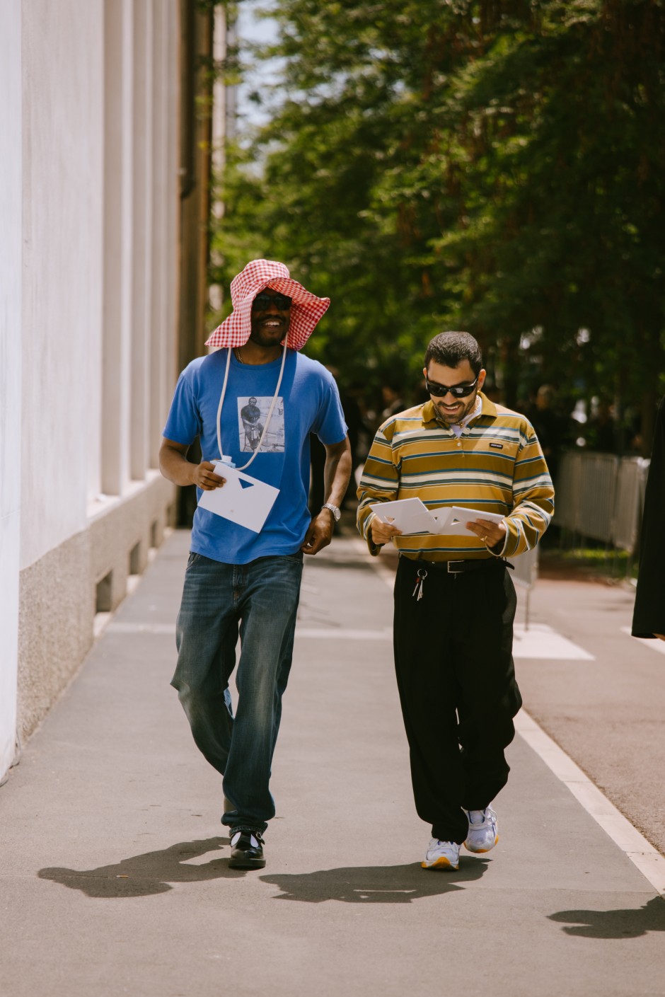 Milano Erkek Moda Haftası İlkbahar/Yaz 2025 Sokak Stili