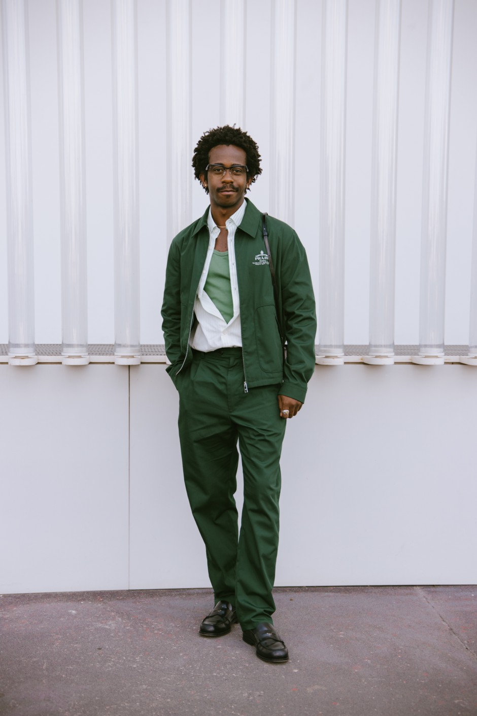 Milano Erkek Moda Haftası İlkbahar/Yaz 2025 Sokak Stili