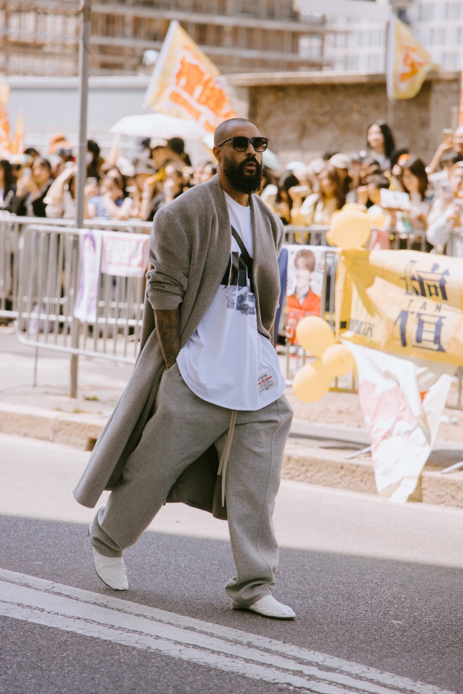 Milano Erkek Moda Haftası İlkbahar/Yaz 2025 Sokak Stili