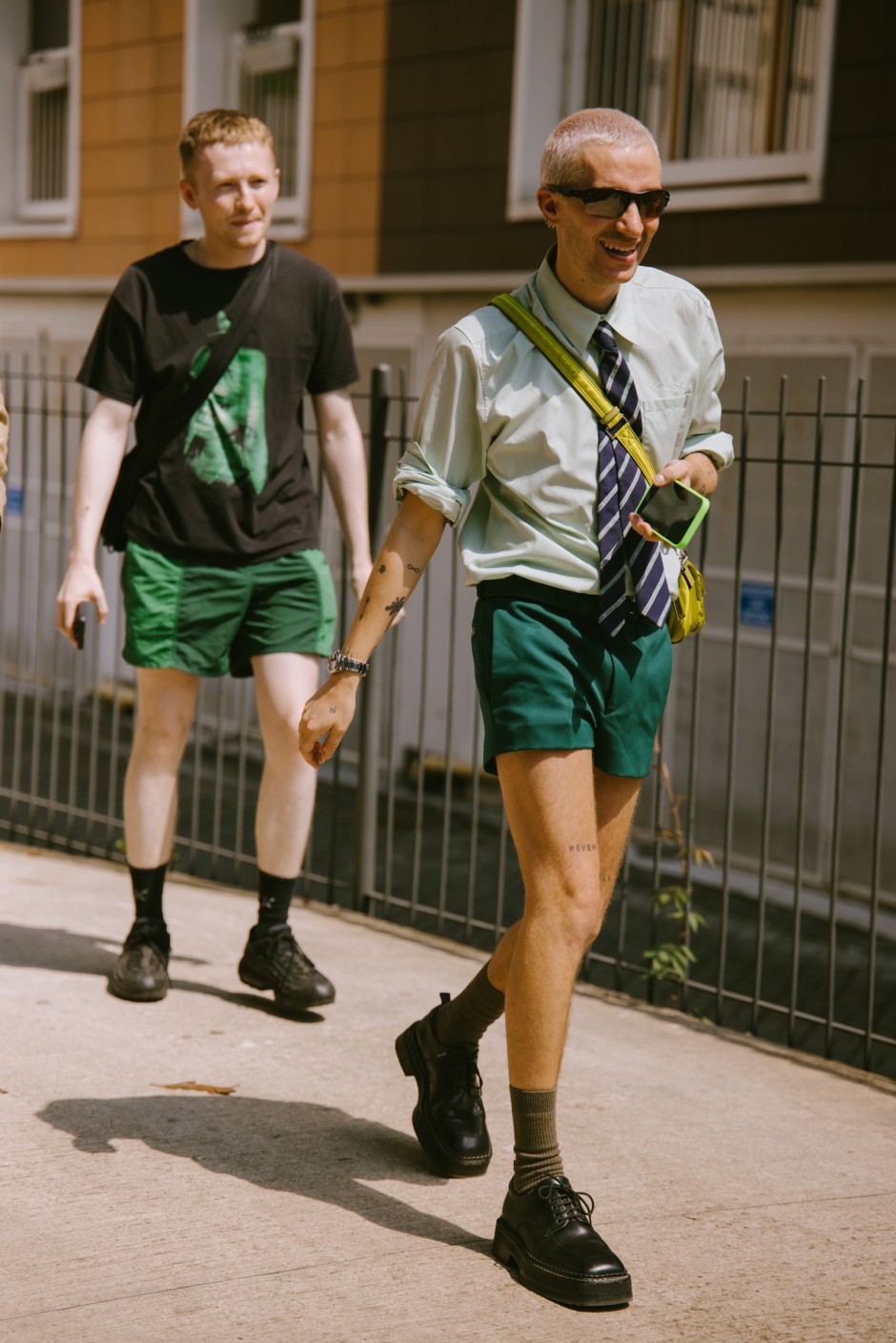 Milano Erkek Moda Haftası İlkbahar/Yaz 2025 Sokak Stili