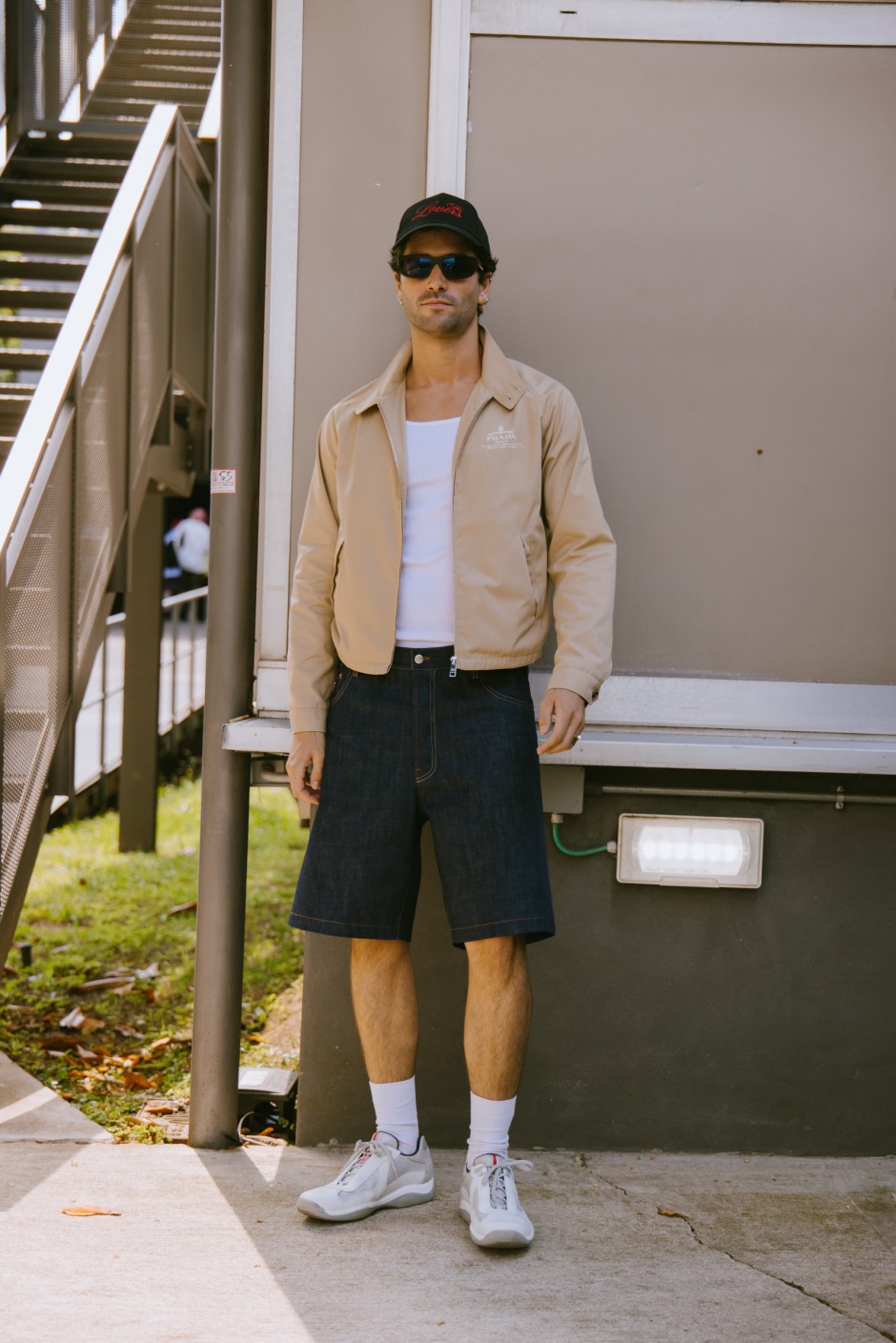 Milano Erkek Moda Haftası İlkbahar/Yaz 2025 Sokak Stili