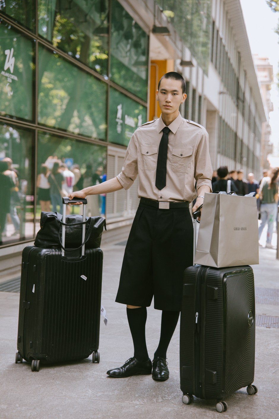 Milano Erkek Moda Haftası İlkbahar/Yaz 2025 Sokak Stili