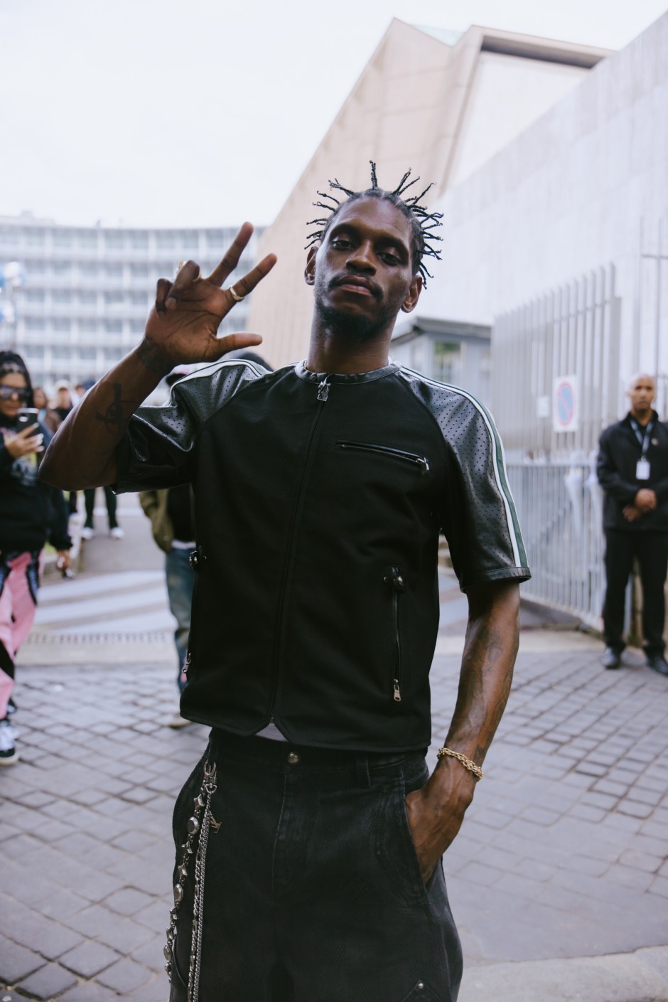 Paris Erkek Moda Haftası İlkbahar/Yaz 2025 Sokak Stili