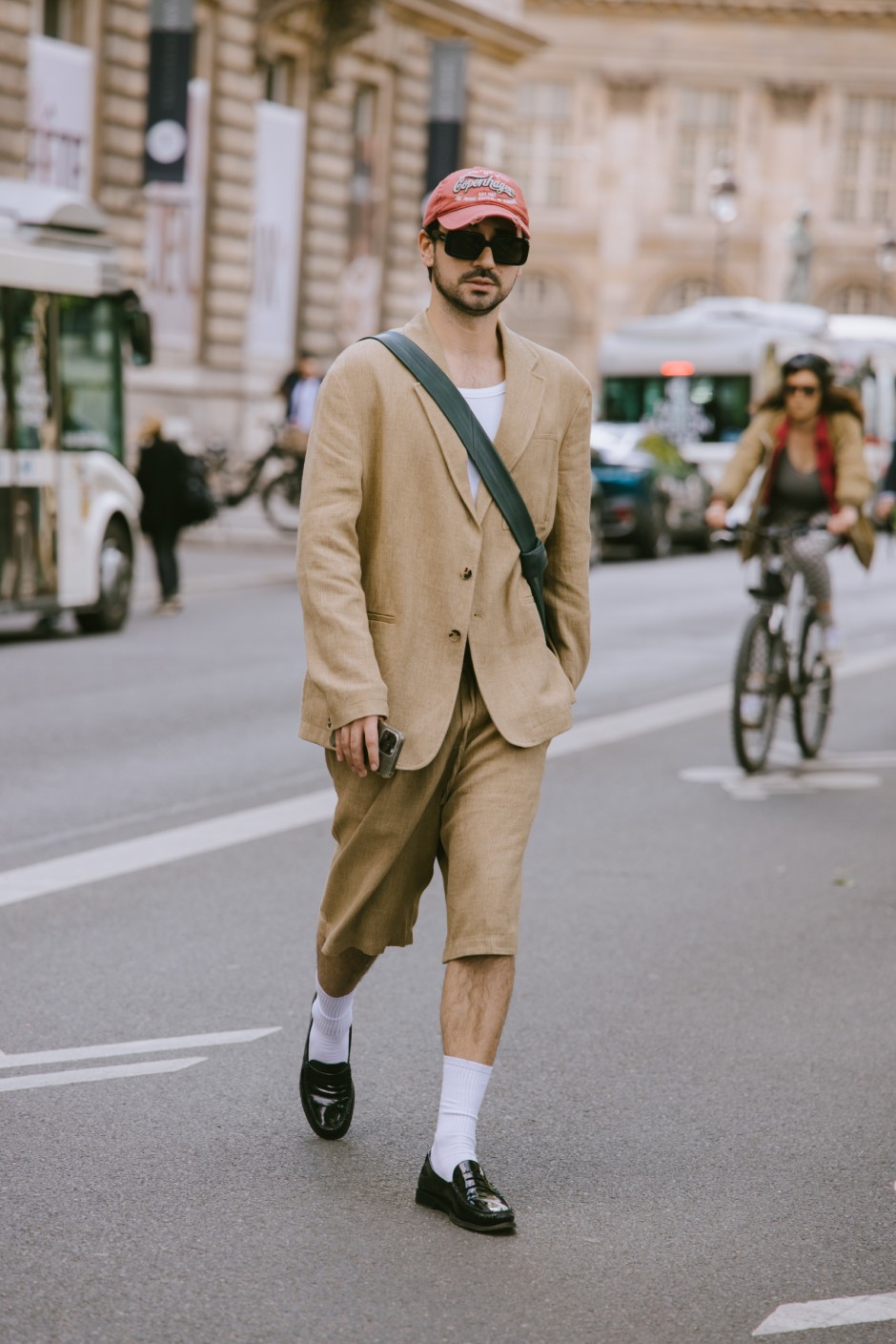 Paris Erkek Moda Haftası İlkbahar/Yaz 2025 Sokak Stili