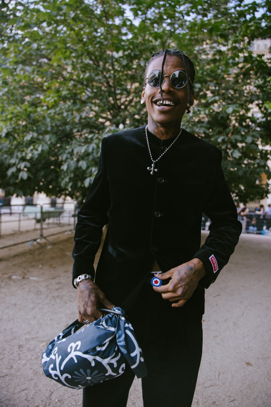 Paris Erkek Moda Haftası İlkbahar/Yaz 2025 Sokak Stili