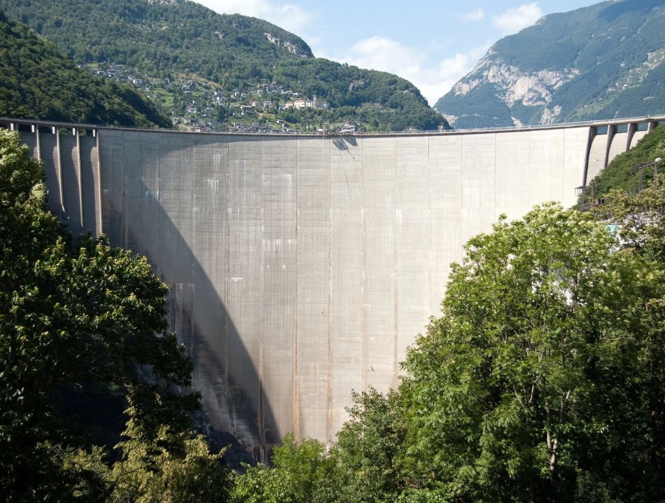 Verzasca Barajı, İsviçre - Goldeneye (1 995)