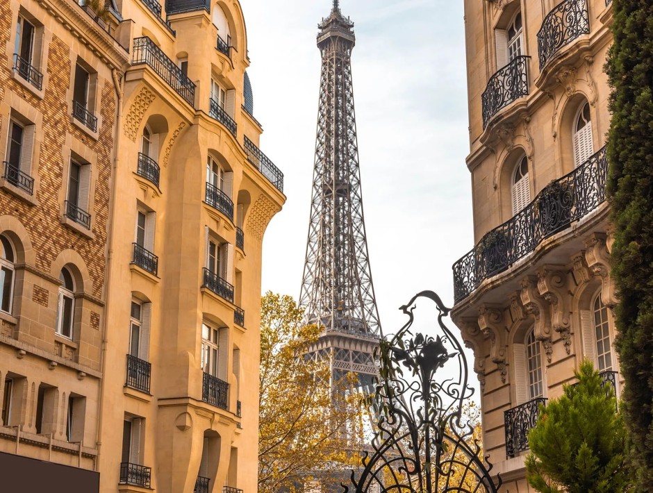 Jules Verne restoranı, Paris - A View to a Kill (1985)