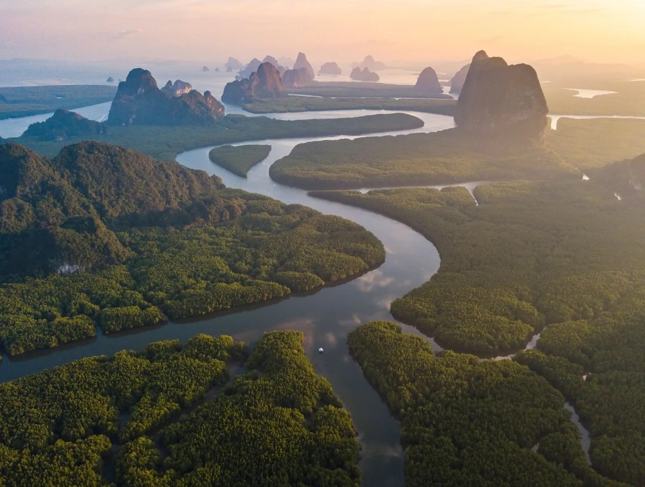 Phang Nga Körfezi, Tayland - The Man with the Golden Gun (1974)