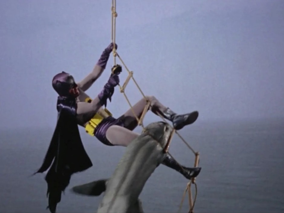 Batman filminde Batman'i ısıran köpekbalığı