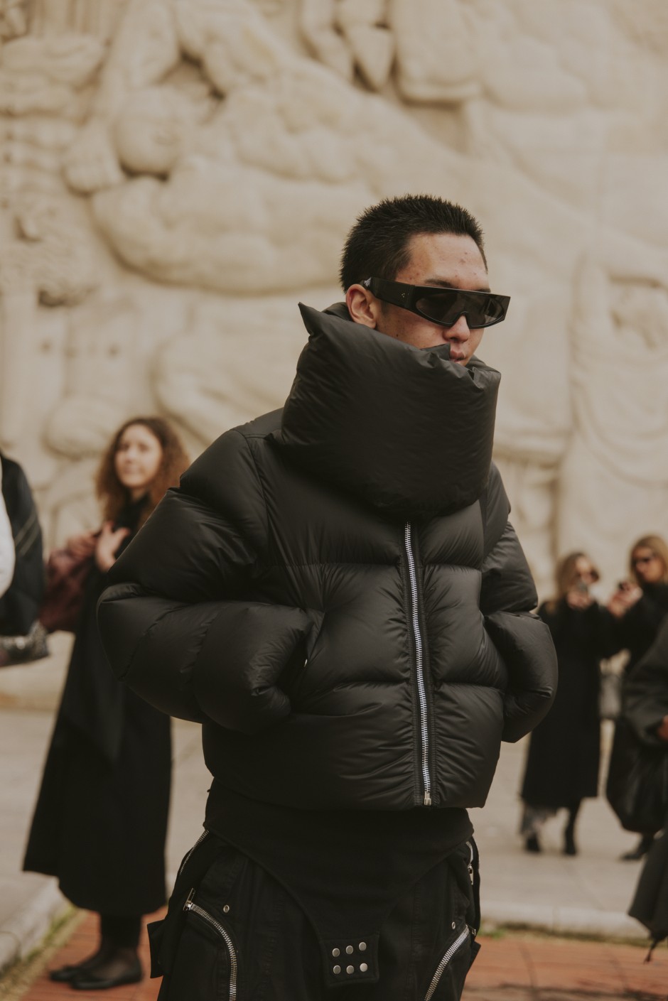 Parisli Bir Moda Tutkunu Gibi Puf Mont Giymenin 10 Yolu