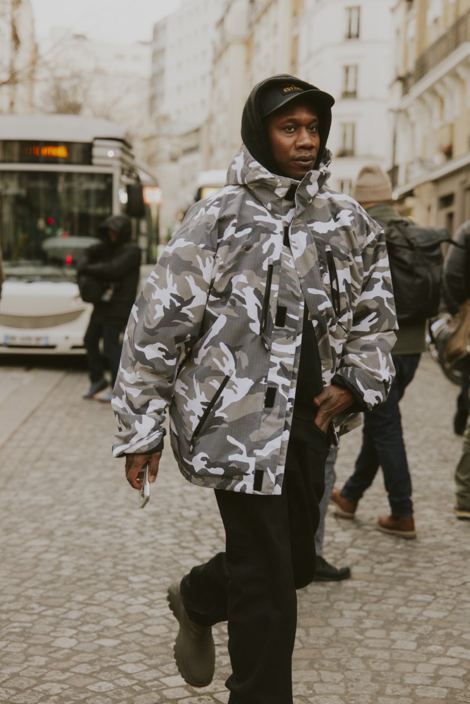 Parisli Bir Moda Tutkunu Gibi Puf Mont Giymenin 10 Yolu