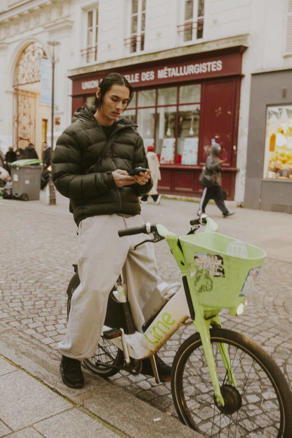 Parisli Bir Moda Tutkunu Gibi Puf Mont Giymenin 10 Yolu