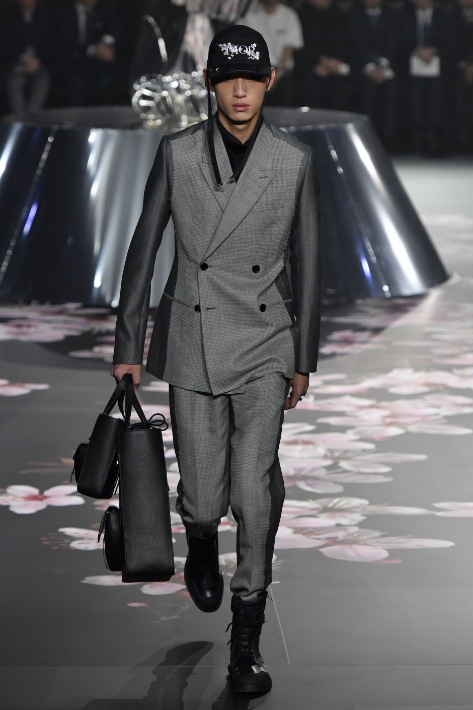 Kim Jones'un Dior Döneminde Yarattığı En İyi 30 Görünüm Kim Jones'un Dior Döneminde Yarattığı En İyi 30 Görünüm