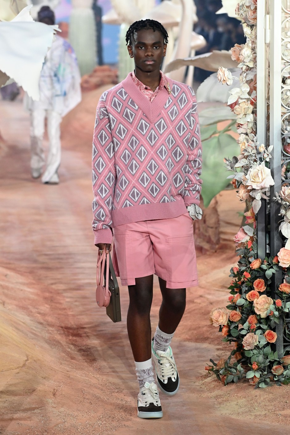 Kim Jones'un Dior Döneminde Yarattığı En İyi 30 Görünüm Kim Jones'un Dior Döneminde Yarattığı En İyi 30 Görünüm