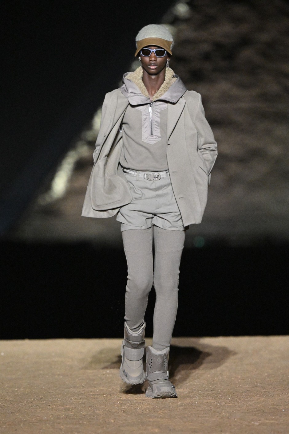 Kim Jones'un Dior Döneminde Yarattığı En İyi 30 Görünüm Kim Jones'un Dior Döneminde Yarattığı En İyi 30 Görünüm