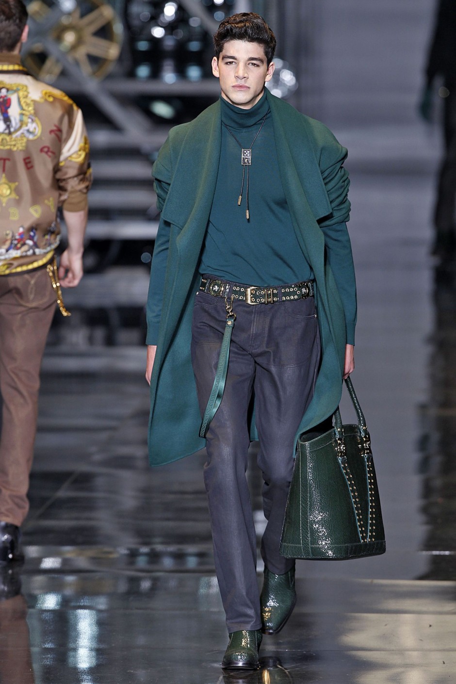 Donatella Versace'nin Vahşi, Sınırsız, Göz Alıcı Saltanatını Tanımlayan 30 Görünüm