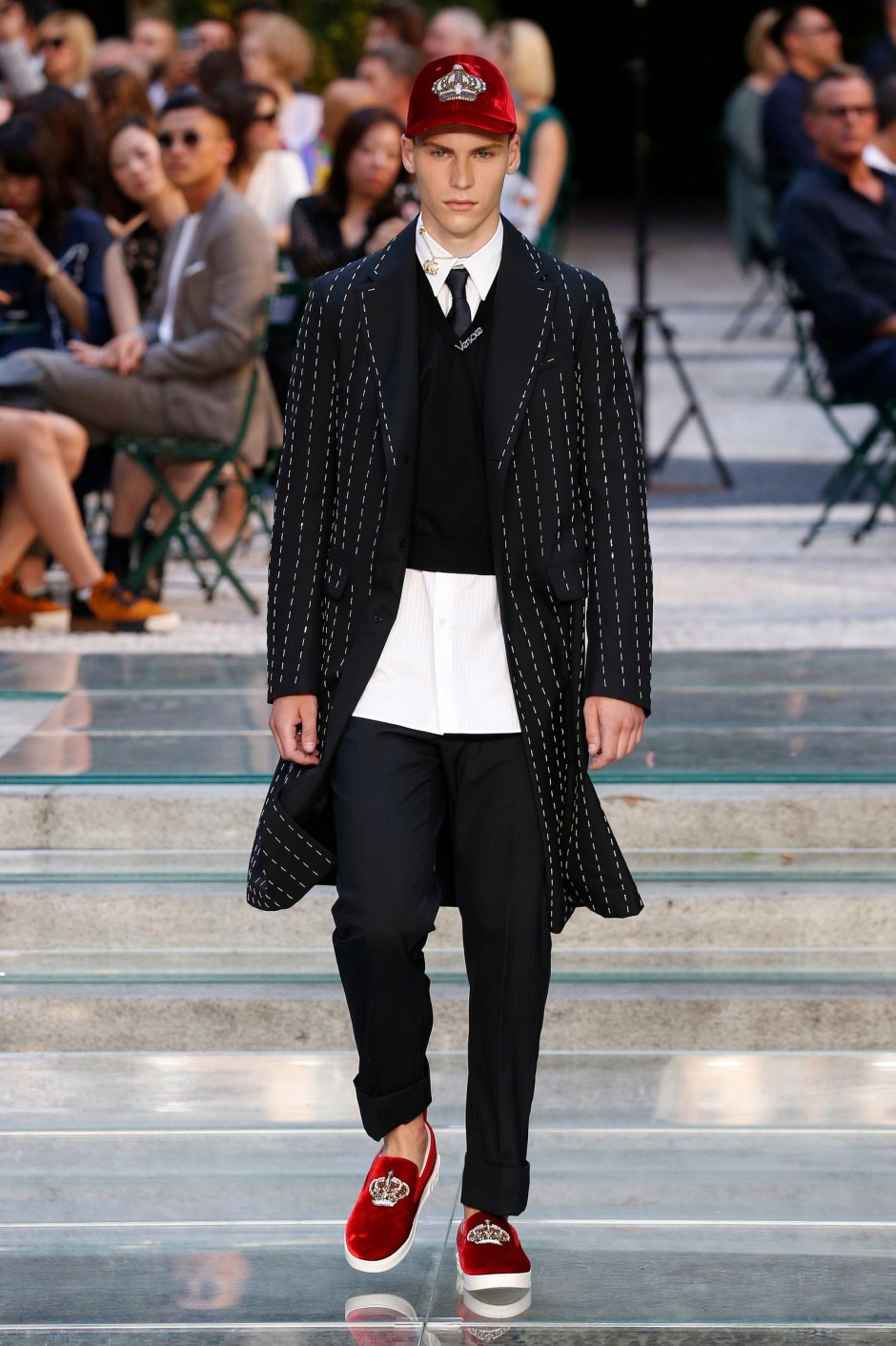 Donatella Versace'nin Vahşi, Sınırsız, Göz Alıcı Saltanatını Tanımlayan 30 Görünüm