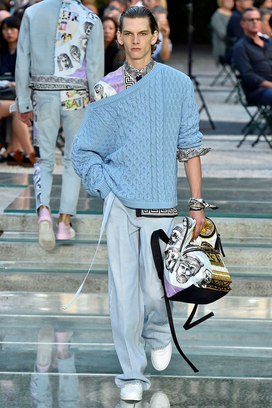 Donatella Versace'nin Vahşi, Sınırsız, Göz Alıcı Saltanatını Tanımlayan 30 Görünüm