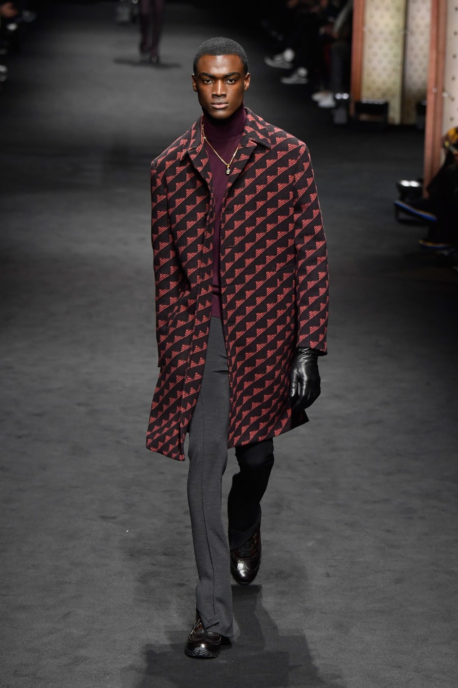 Donatella Versace'nin Vahşi, Sınırsız, Göz Alıcı Saltanatını Tanımlayan 30 Görünüm