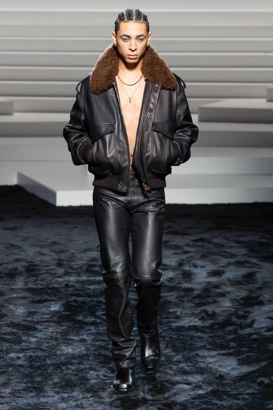 Donatella Versace'nin Vahşi, Sınırsız, Göz Alıcı Saltanatını Tanımlayan 30 Görünüm