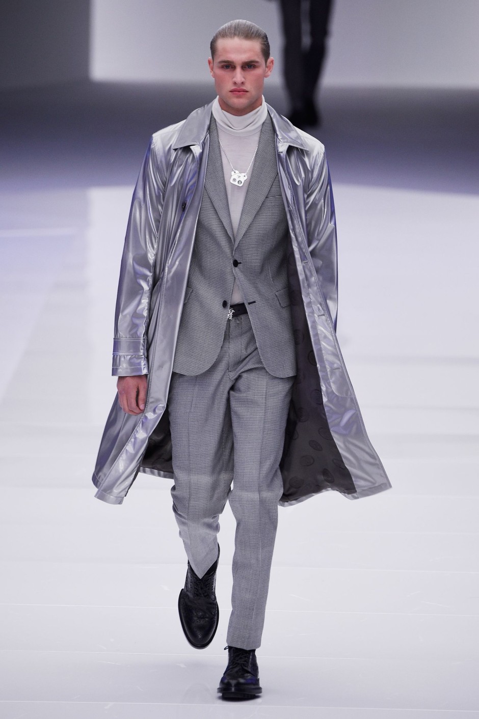 Donatella Versace'nin Vahşi, Sınırsız, Göz Alıcı Saltanatını Tanımlayan 30 Görünüm