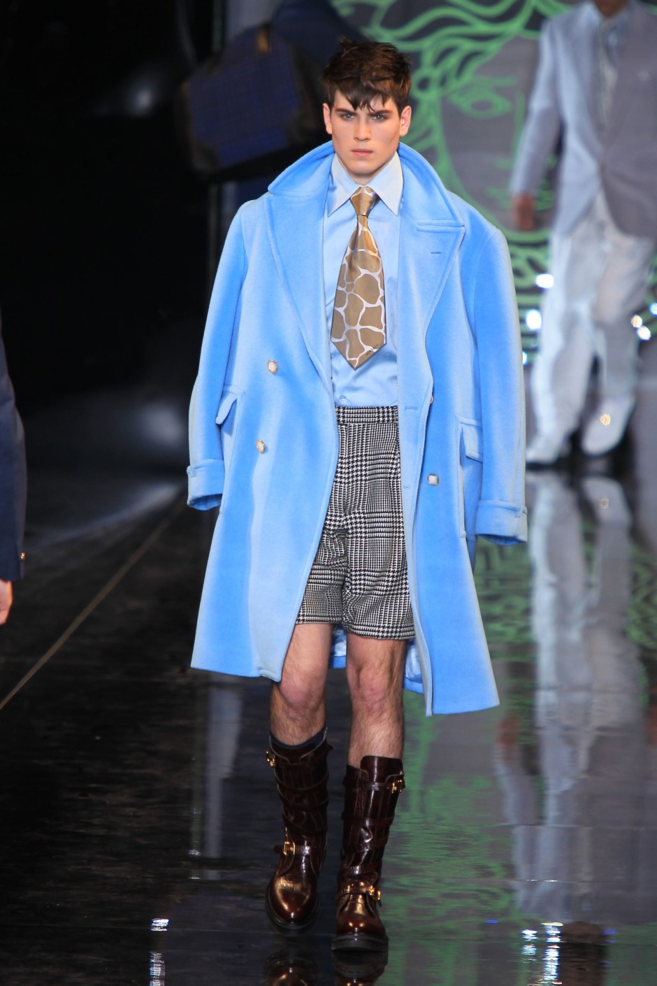 Donatella Versace'nin Vahşi, Sınırsız, Göz Alıcı Saltanatını Tanımlayan 30 Görünüm