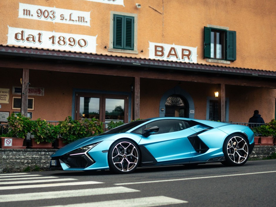 GQ 2025'in En İyi Yeni Otomobillerini Seçti