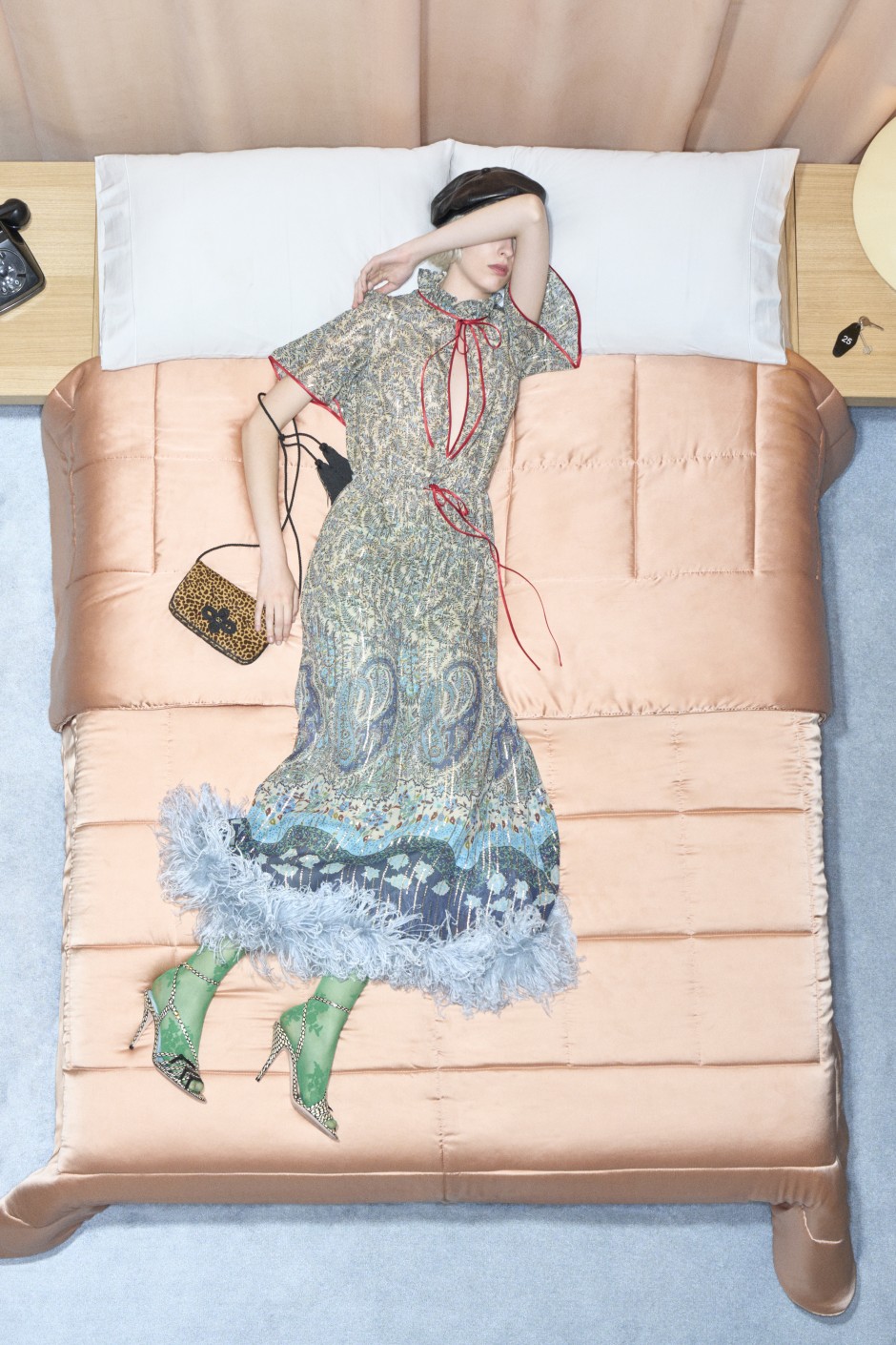 Valentino ve Alessandro Michele Bu Kez de Abartmaktan Çekinmedi