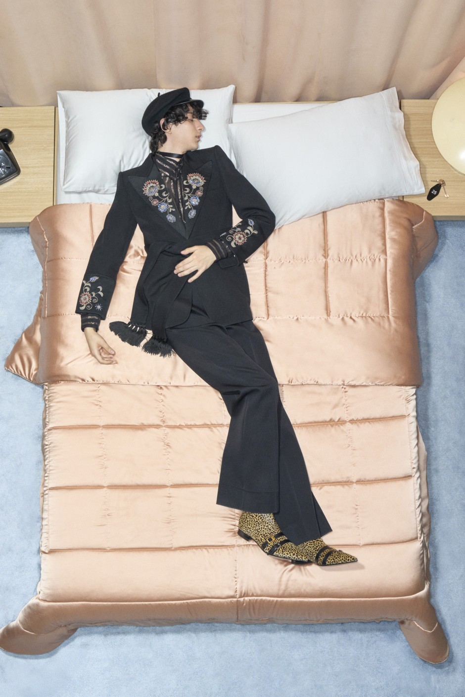 Valentino ve Alessandro Michele Bu Kez de Abartmaktan Çekinmedi