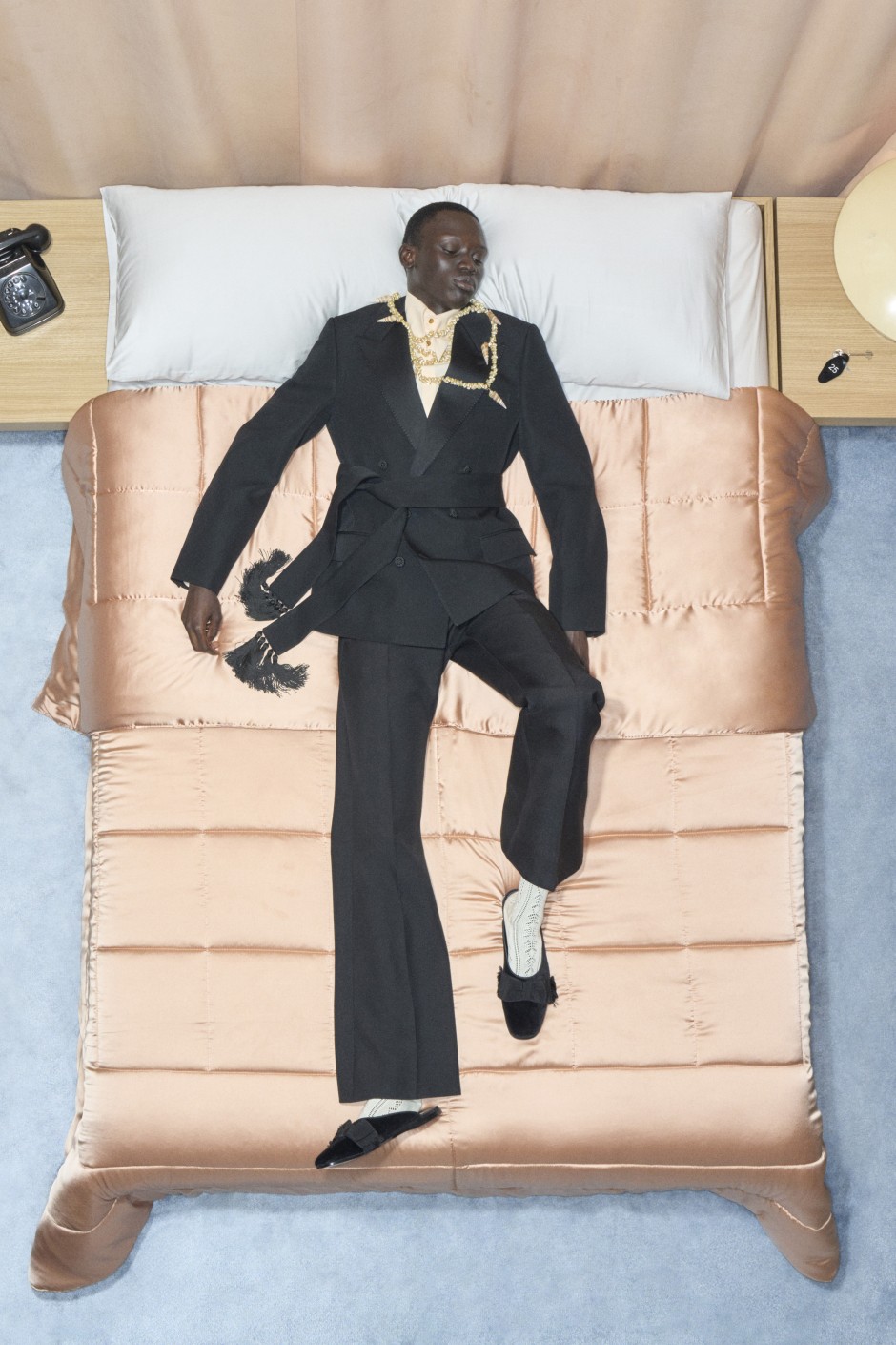 Valentino ve Alessandro Michele Bu Kez de Abartmaktan Çekinmedi