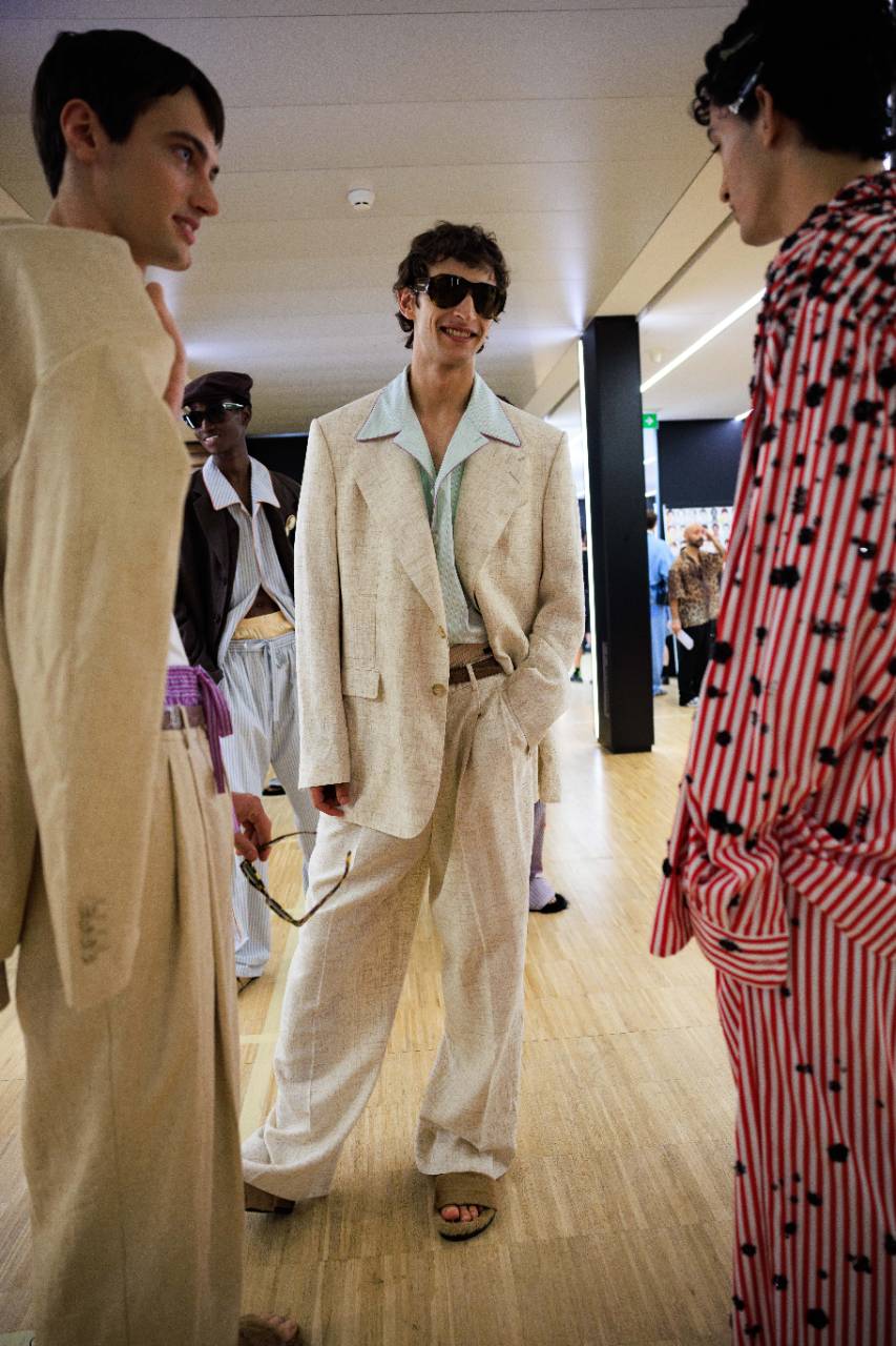 Dolce & Gabbana Defilesinde Kendinizi Adeta Bir Pijama Partisindeymiş Gibi Hissediyorsunuz