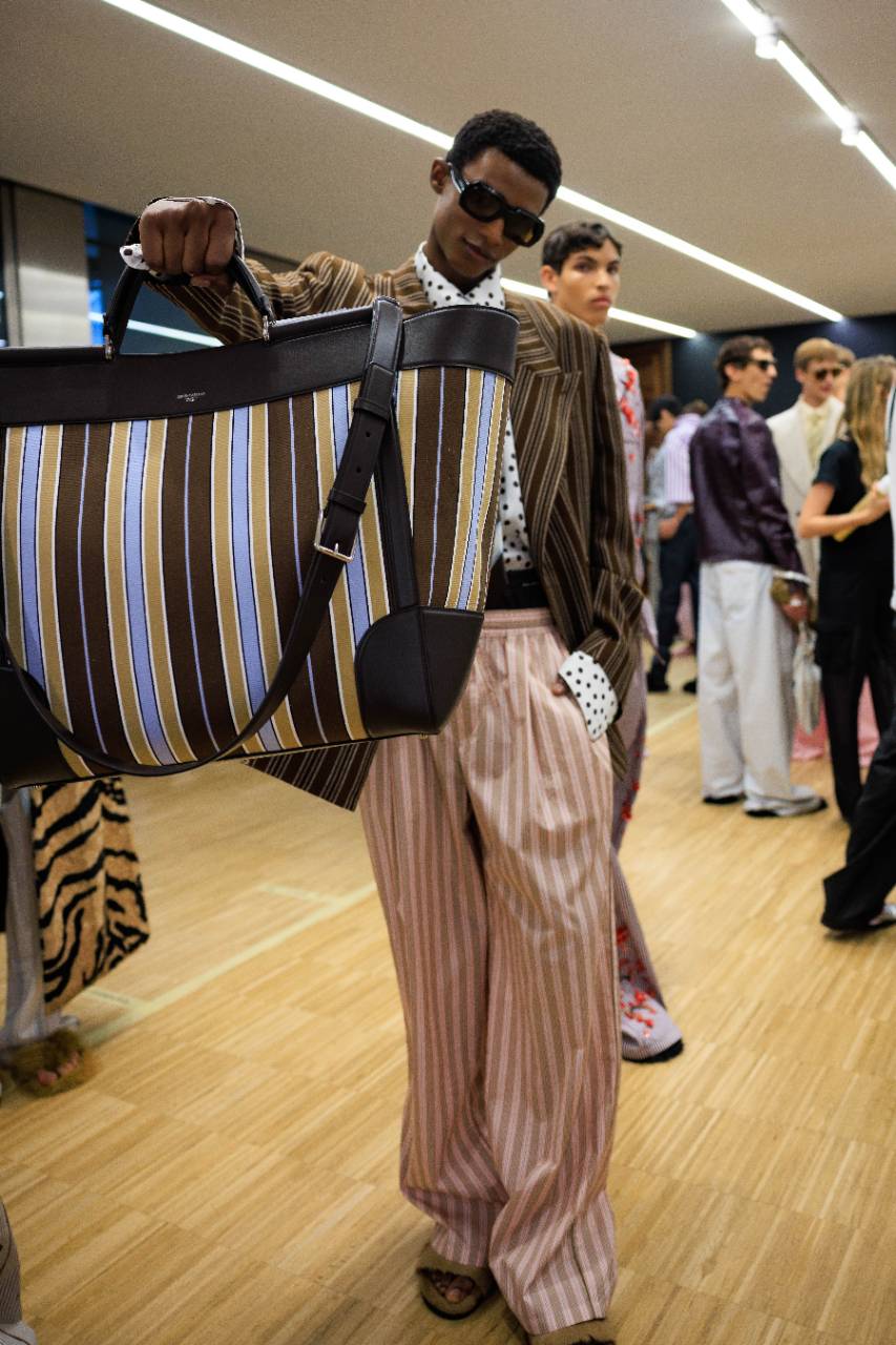 Dolce & Gabbana Defilesinde Kendinizi Adeta Bir Pijama Partisindeymiş Gibi Hissediyorsunuz