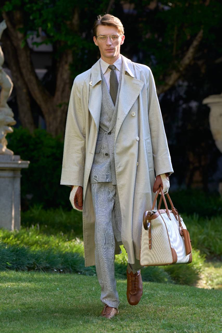 Neden Prada, Son Erkek Koleksiyonunda Pantolonsuzluğa Gitti?