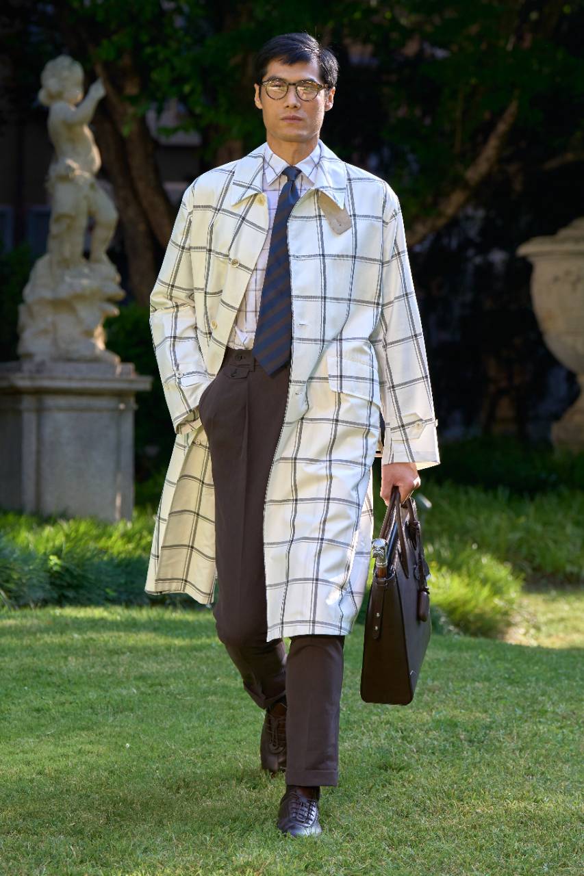 Neden Prada, Son Erkek Koleksiyonunda Pantolonsuzluğa Gitti?