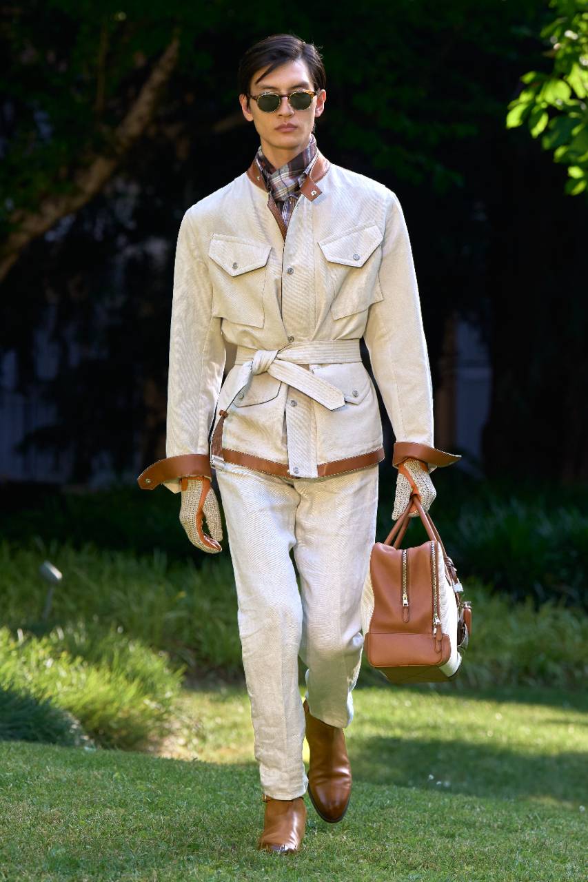 Neden Prada, Son Erkek Koleksiyonunda Pantolonsuzluğa Gitti?